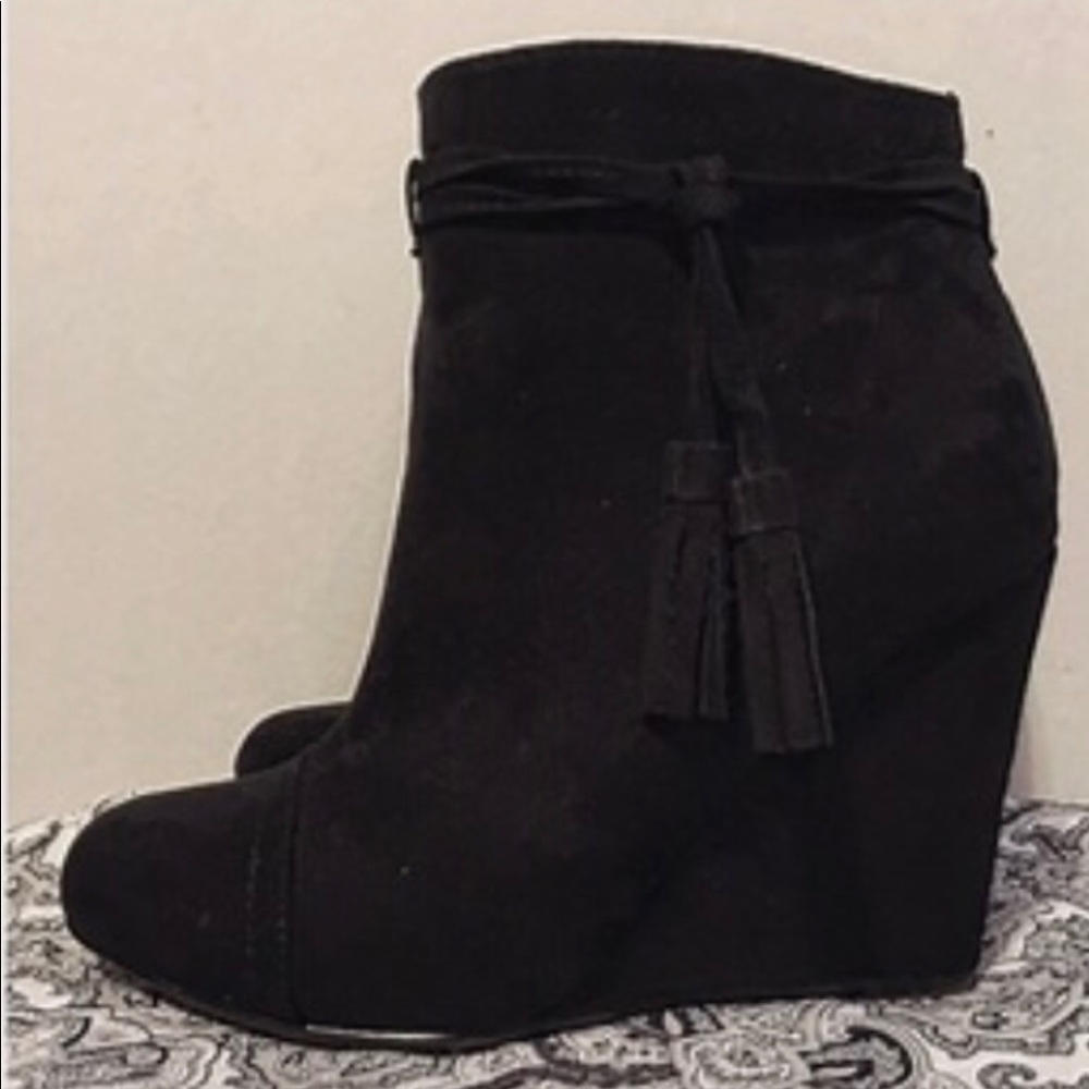 Forever 21 Black suede Wedge Booties